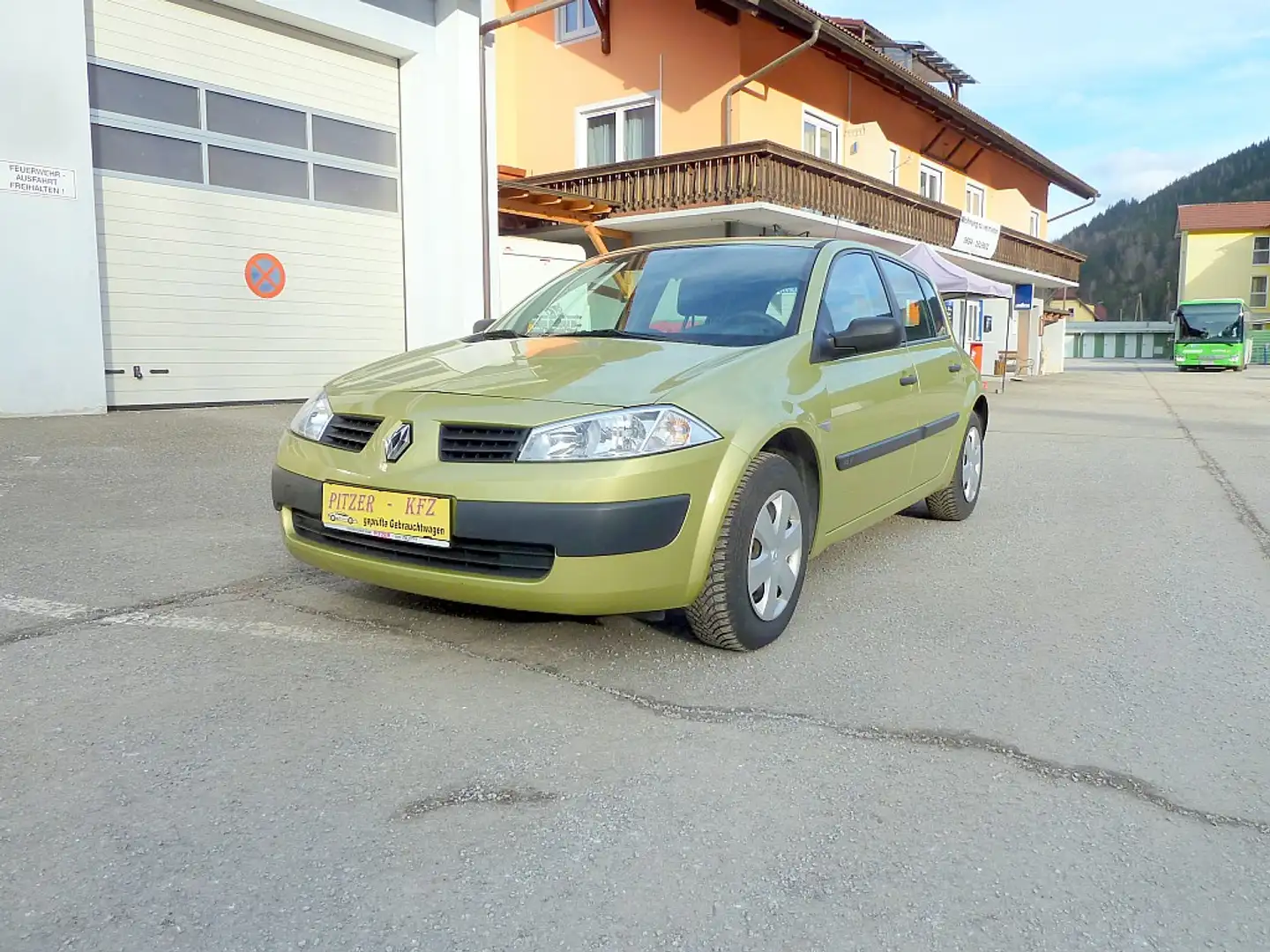 Renault Megane Authentique 1,4 16V Grün - 1