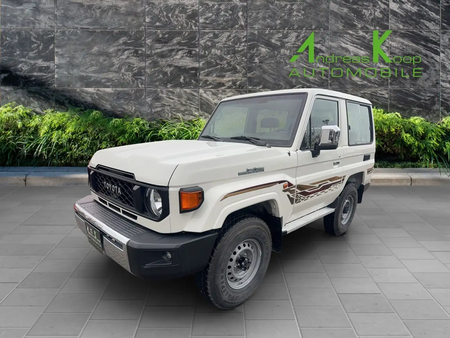 Toyota Land Cruiser GDJ 71 2,8-Diesel Aut.  DX SOFORT Weiß - 1
