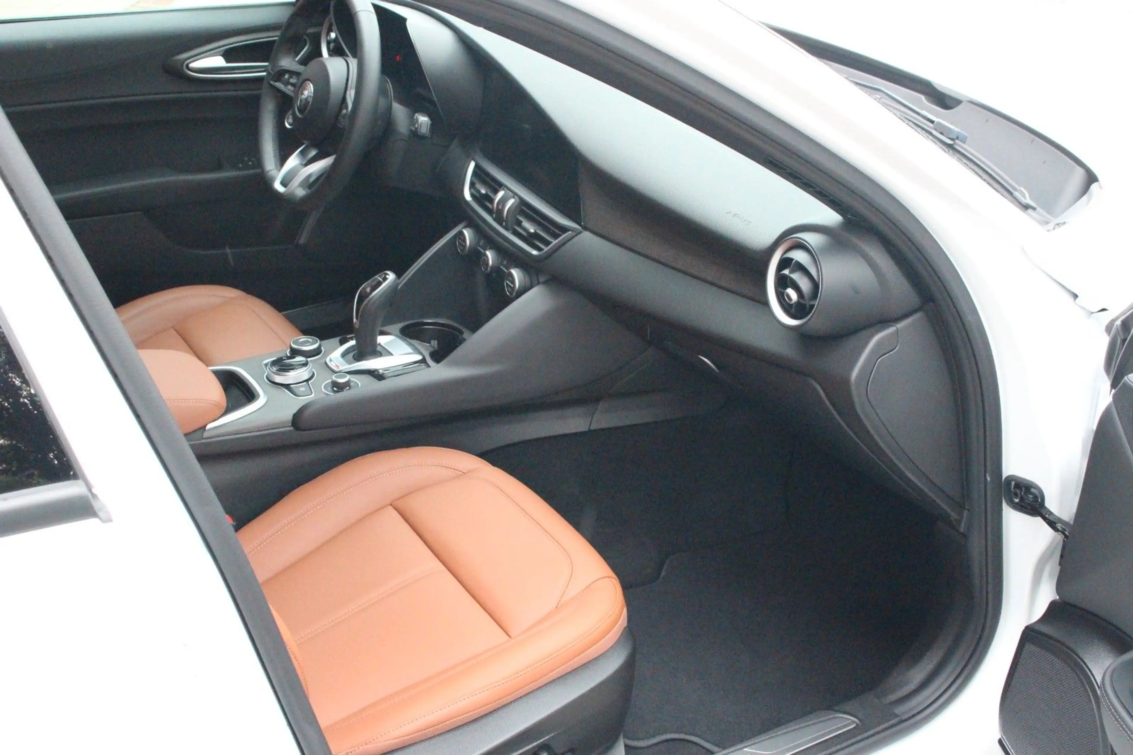 Alfa Romeo Giulia Ti Q4 — photo 12