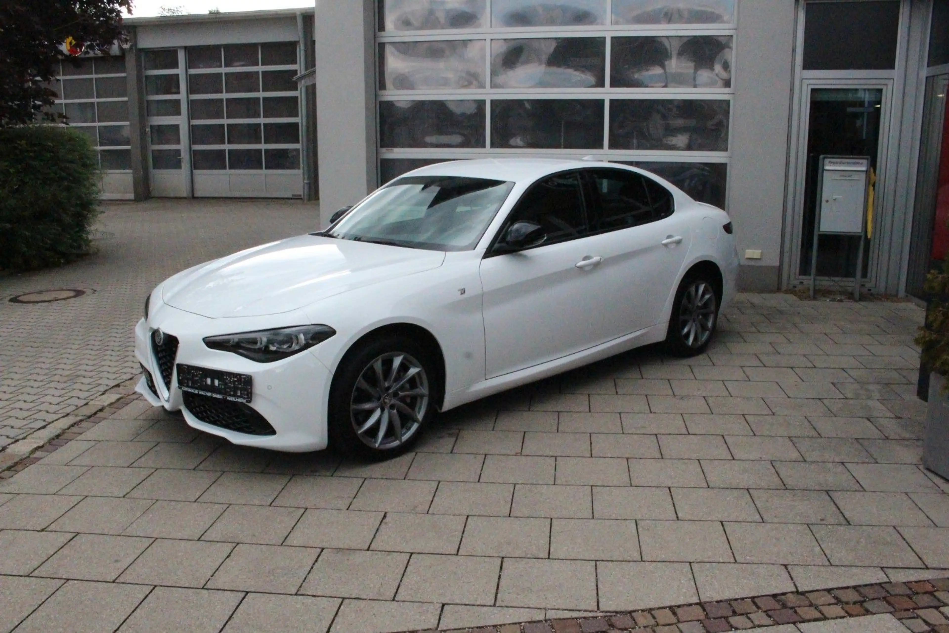 Alfa Romeo Giulia Ti Q4 — photo 14