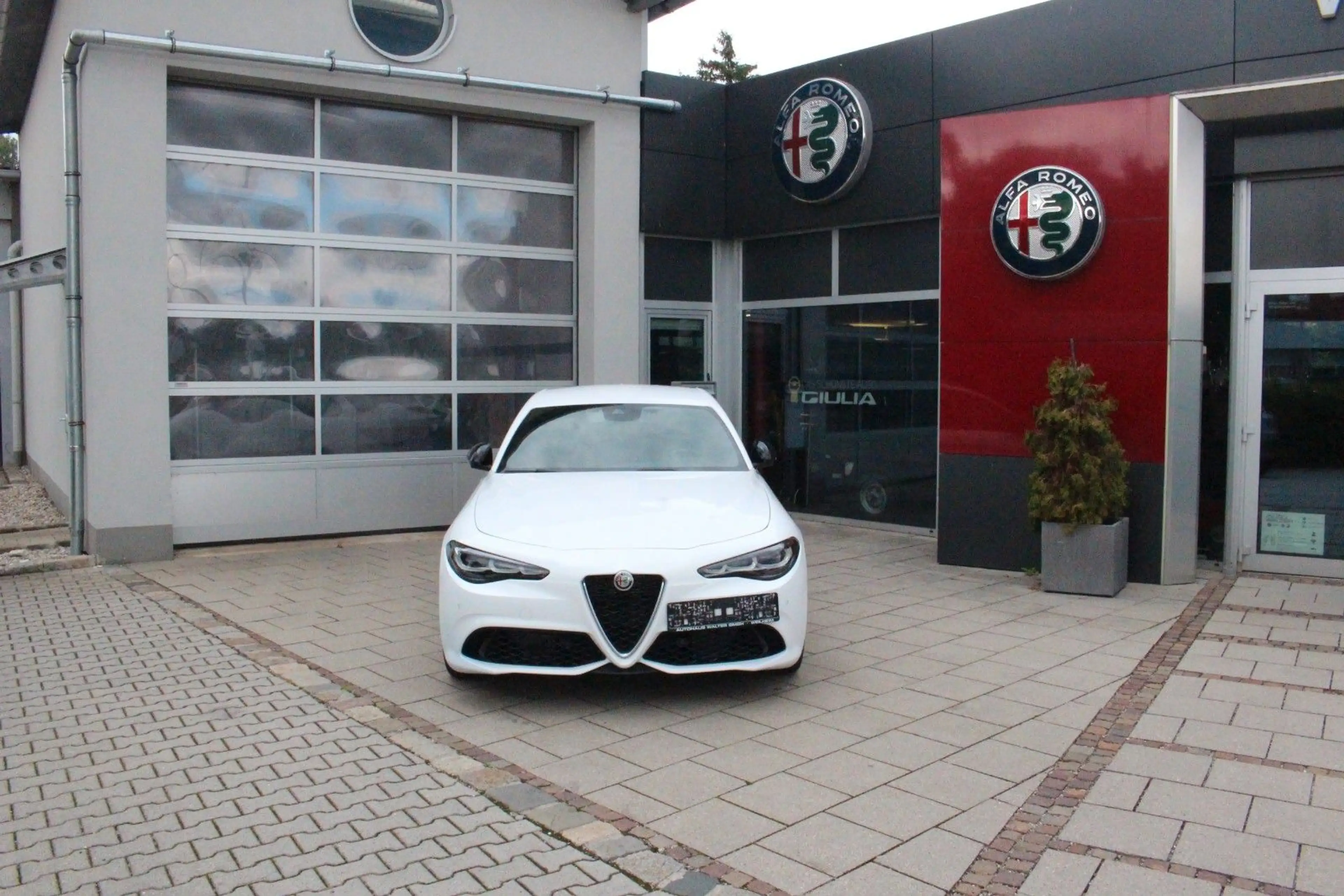 Alfa Romeo Giulia Ti Q4 — photo 13