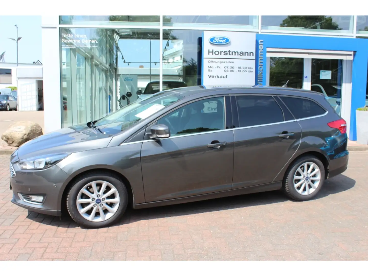 Ford Focus Turnier Titanium 1.0 EcoBoost Navi, PDC, SHZ Grau - 2