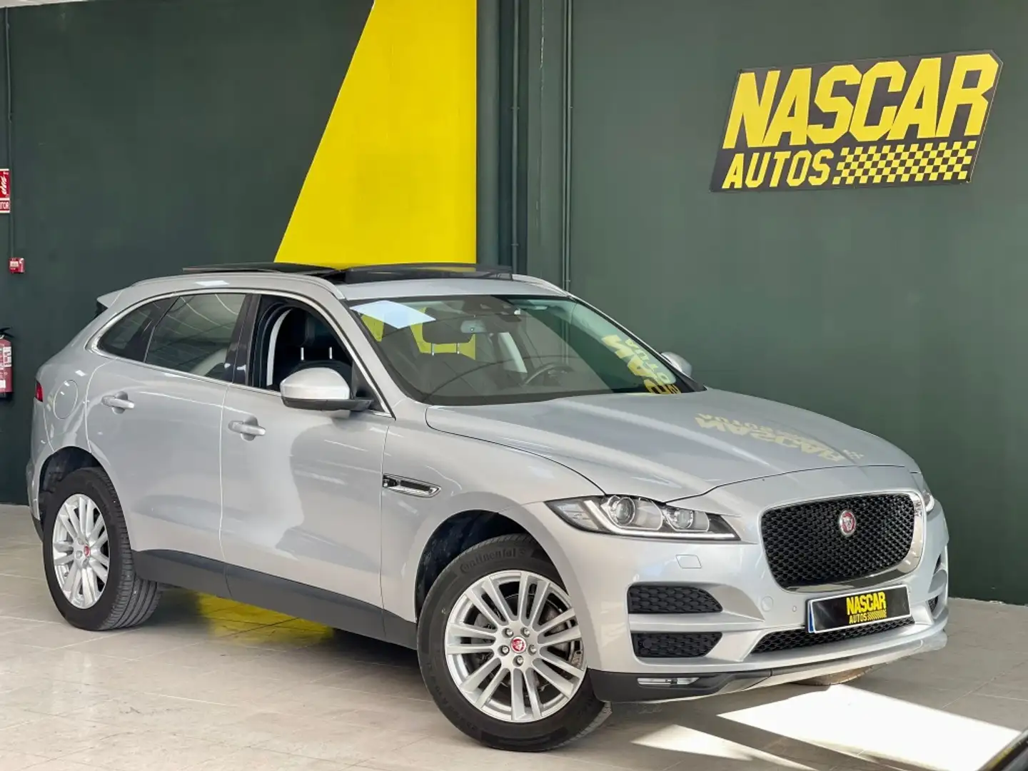 Jaguar F-Pace 2.0i4D Prestige Aut. AWD 180 Grigio - 1