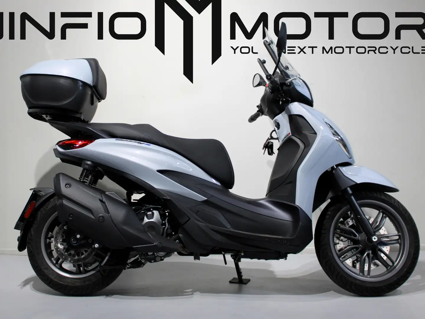 Piaggio Beverly 400 - 1