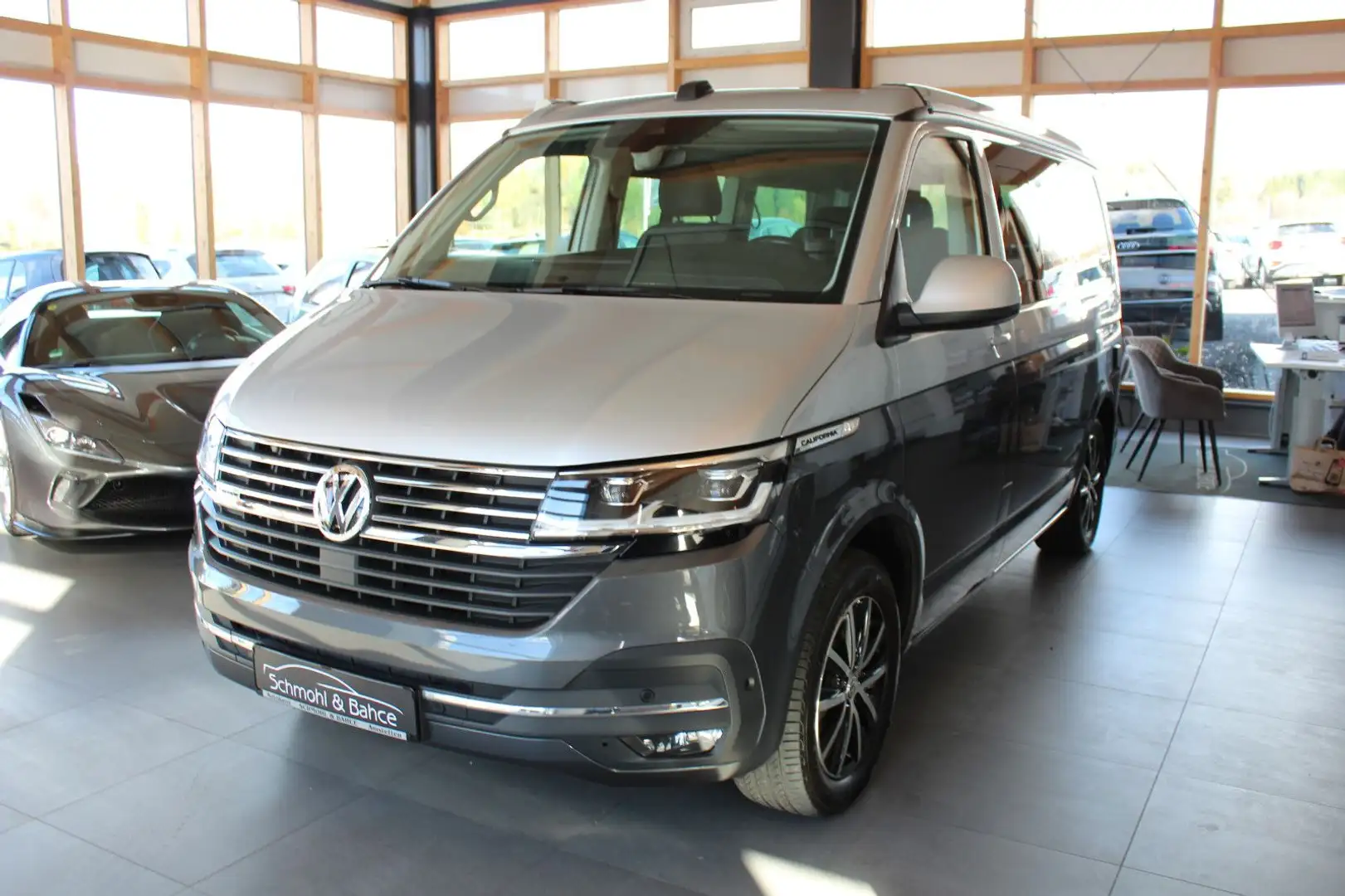 Volkswagen T6 California T6.1 California Beach 2.0 TDI DSG Tour 4Motion Gris - 1