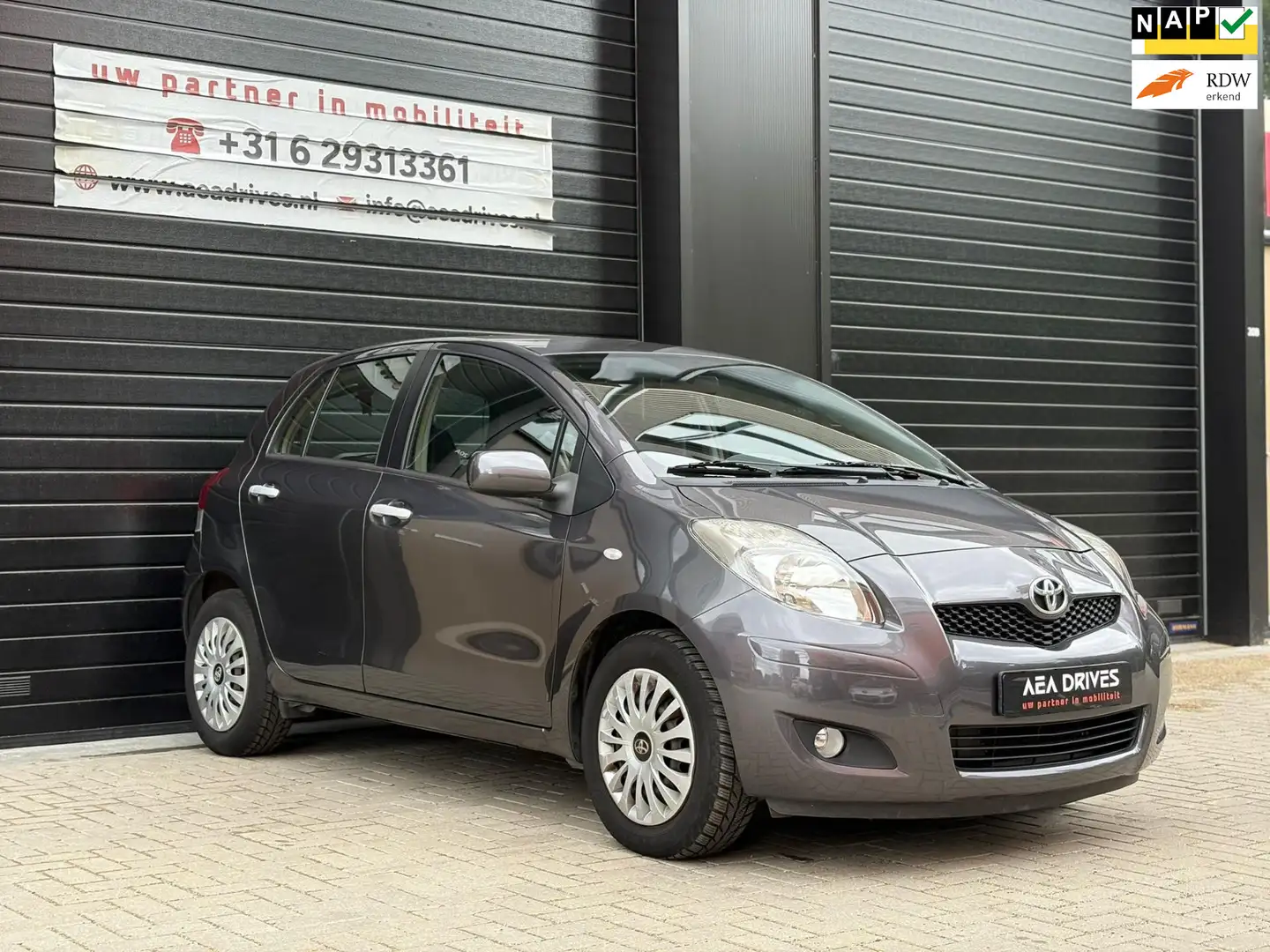 Toyota Yaris 1.3 VVTi AUTOMAAT| NAP | Navi | Airco | Dealer Ond siva - 1