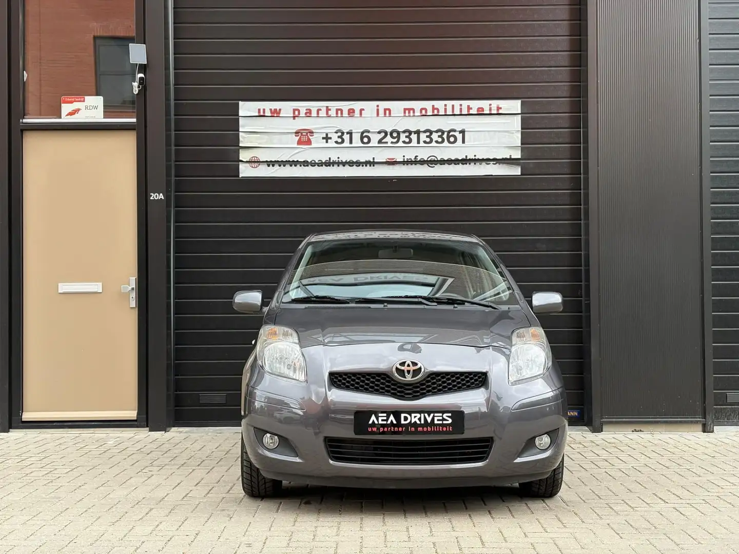 Toyota Yaris 1.3 VVTi AUTOMAAT| NAP | Navi | Airco | Dealer Ond siva - 2