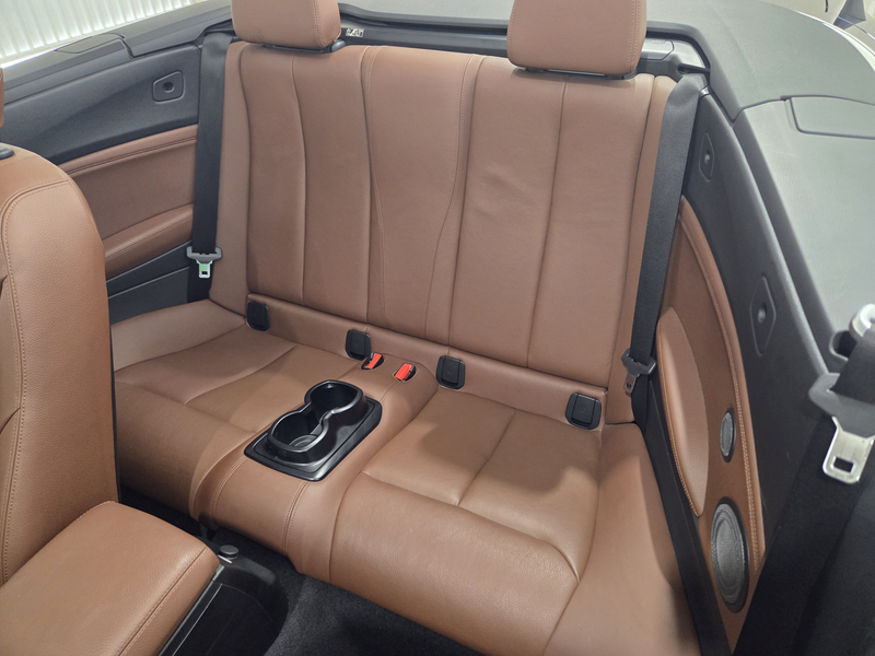 BMW 230 i Cabrio Luxury Line, Harman Kardon, Kamera — photo 11