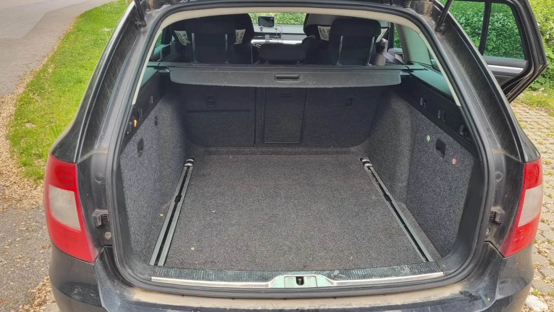 Skoda Superb Superb Combi Ambition 1,6 TDI CR DPF Ambition Schwarz - 2