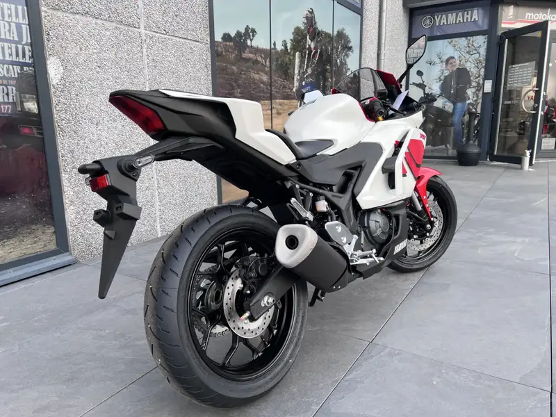 Yamaha YZF-R3 - foto 2