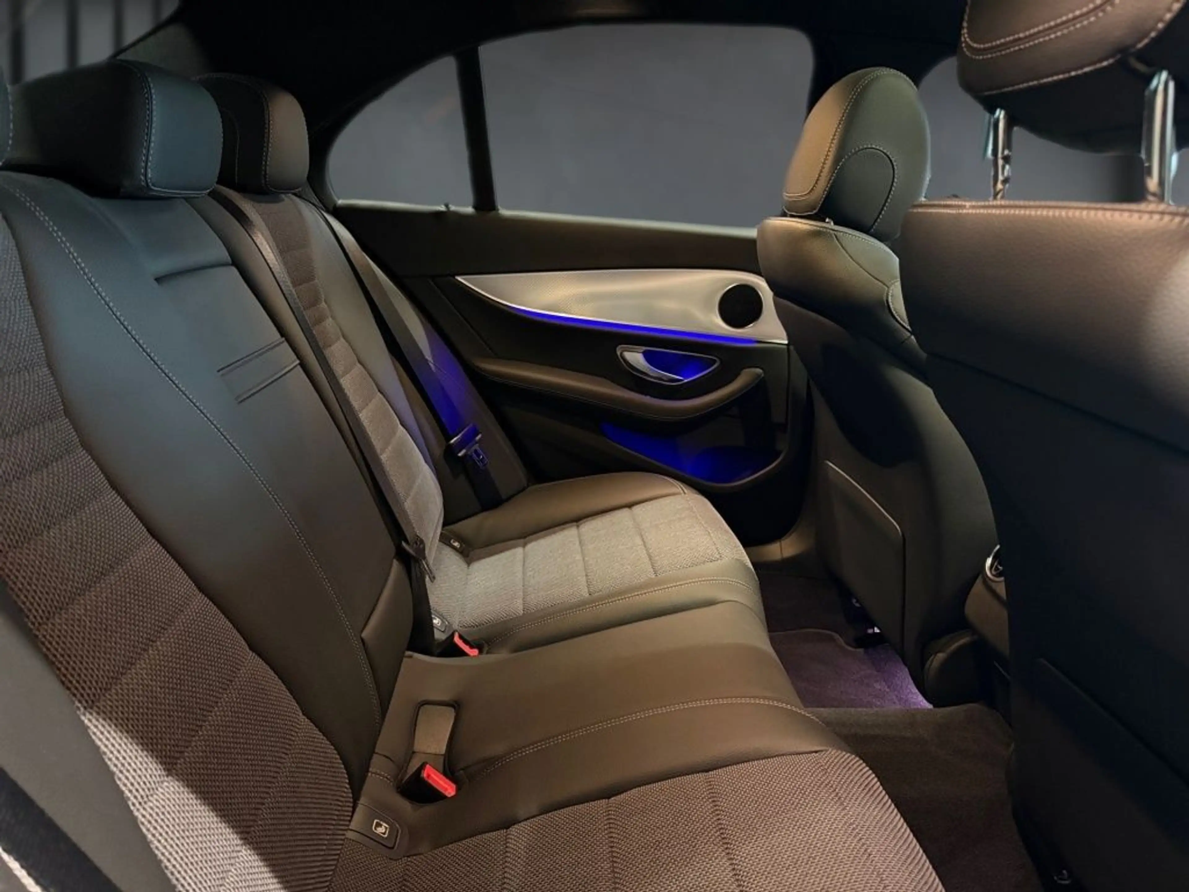 Mercedes-Benz E 200 Sportstyle -Memory-Schiebedach-Totwinkel — photo 13