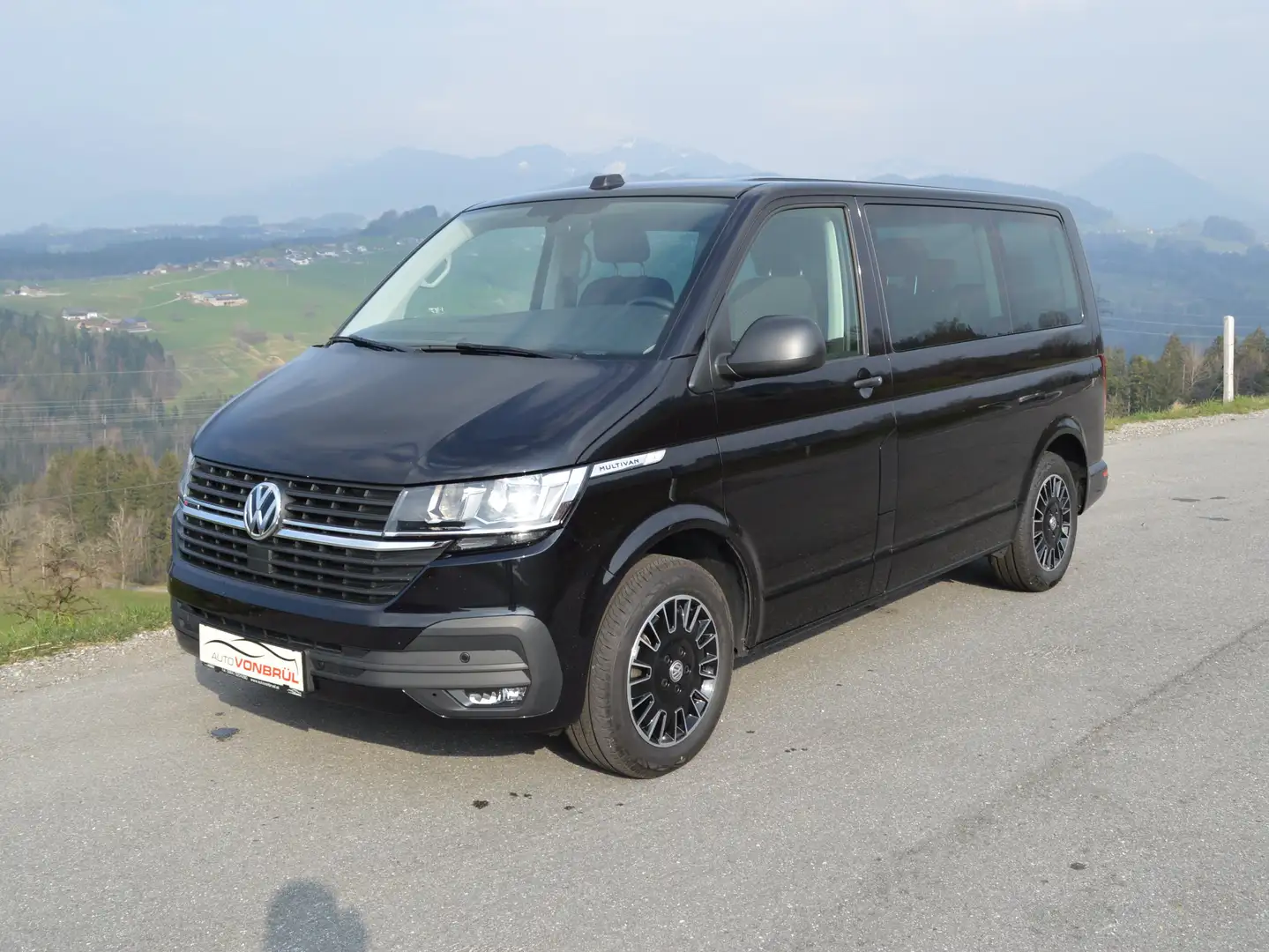 Volkswagen T6 Multivan Trendline 4MOTION mit Garantie bis 06/2025 Schwarz - 1