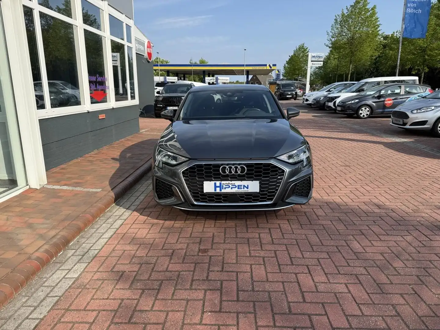 Audi A3 30 TFSI Sportback S line Gris - 2