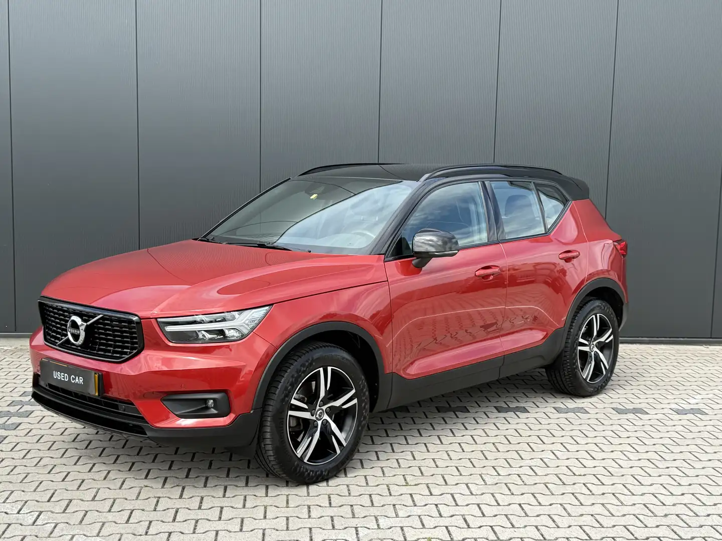 Volvo XC40 2.0 B4 R-Design | Stoel en stuurwielverwarming | C Oranje - 1