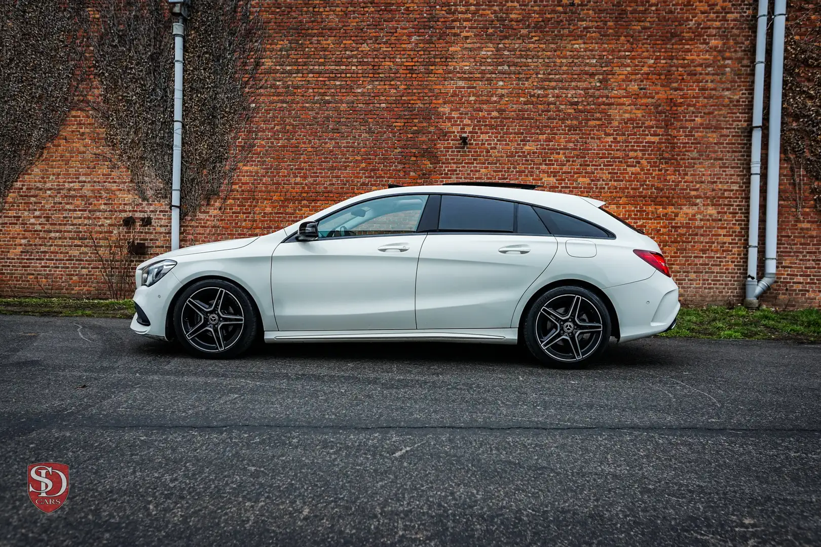 Mercedes-Benz CLA 180 CLA SB 180  AMG Line*pano dak* night pack* Gris - 2