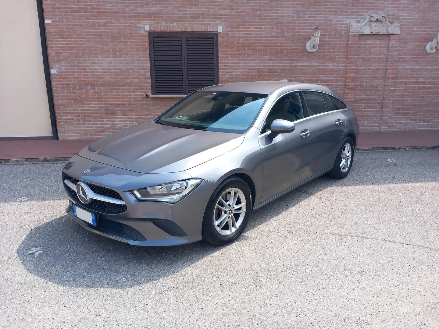 Mercedes-Benz CLA 180 Shooting Brake d Business auto - 1