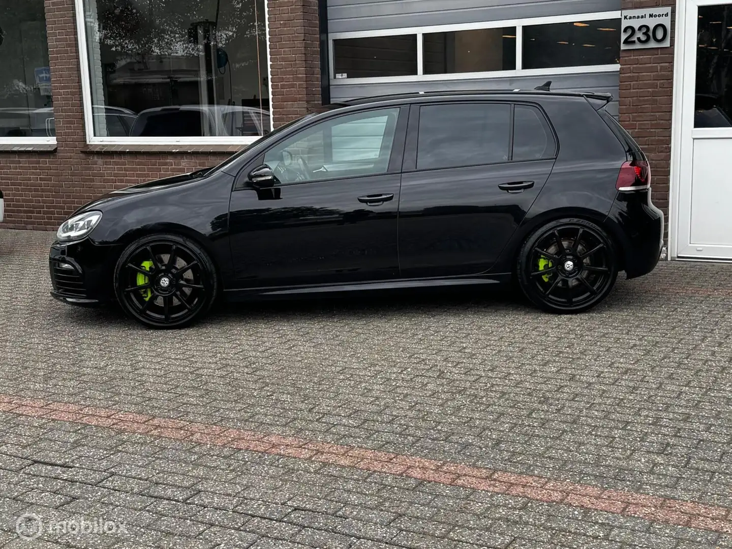 Volkswagen Golf 2.0 R DSG 4 Motion ECC-AIRCO/XENON/CRUISE Zwart - 2