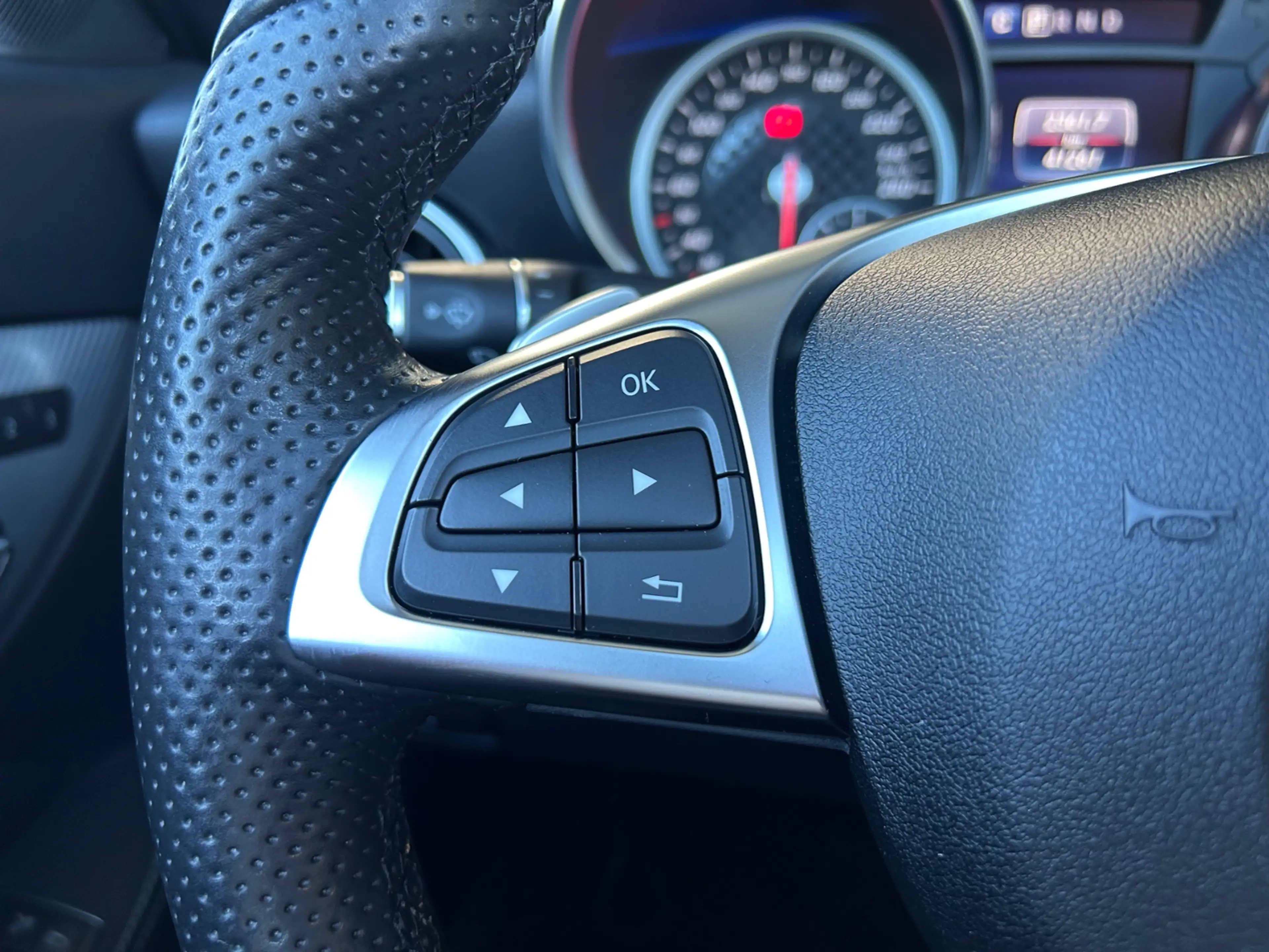 Mercedes-Benz SLC 300 Roadster AMG Line KLIMA LED NAVI — photo 14