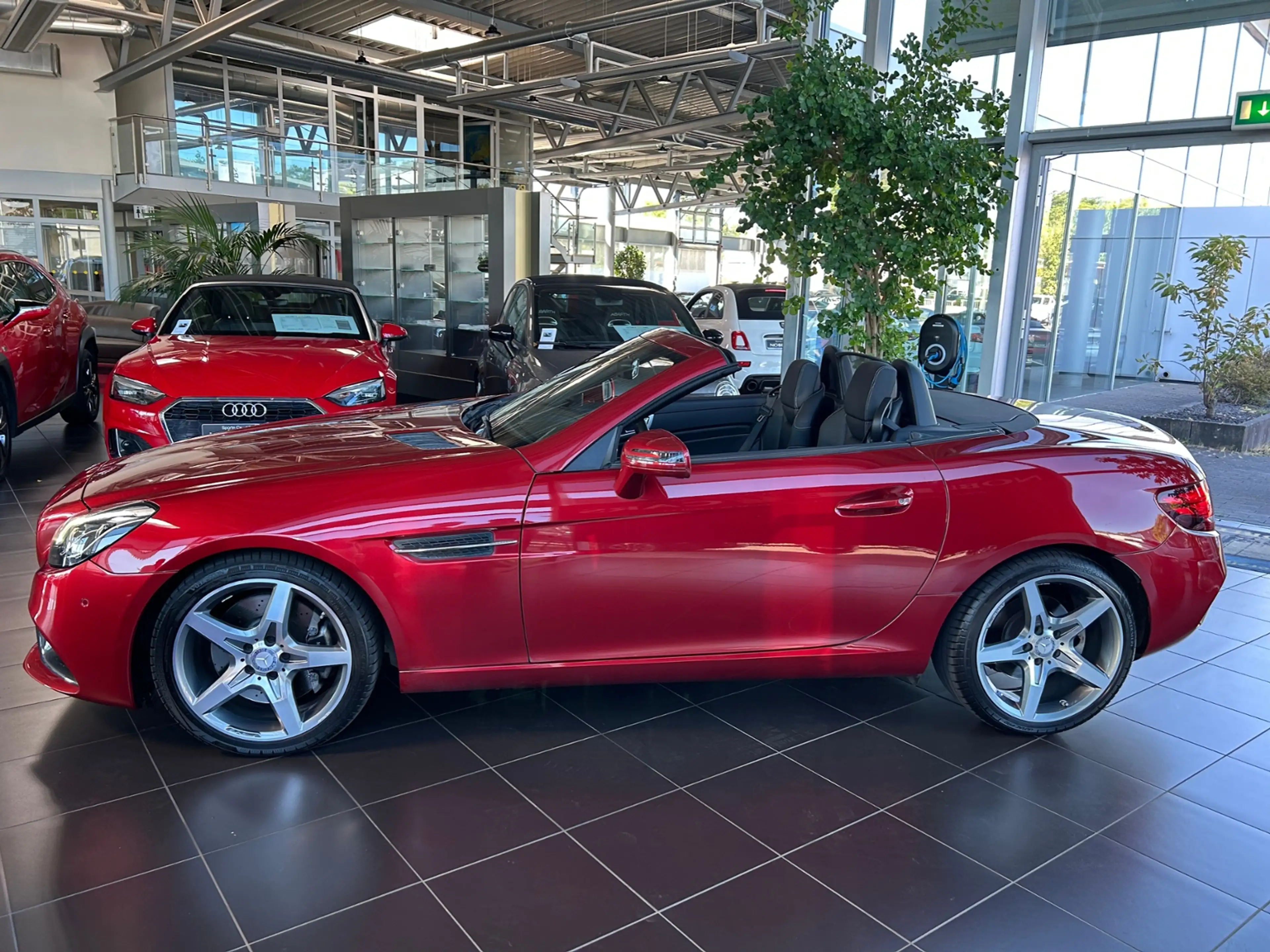 Mercedes-Benz SLC 300 Roadster AMG Line KLIMA LED NAVI — photo 4