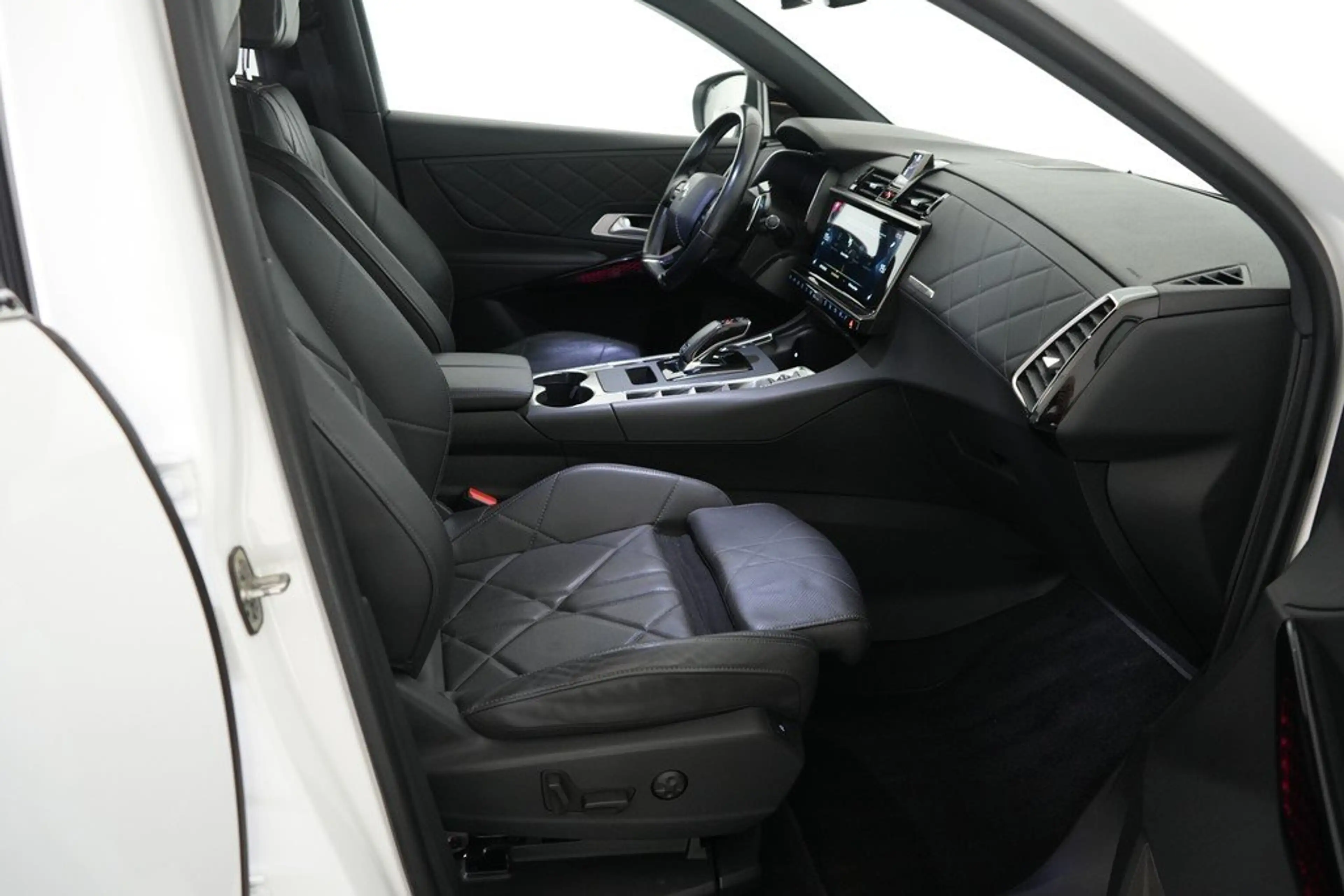 DS Automobiles DS 7 Crossback 1.6 PureTech Be Chic GRA Kamera — photo 9