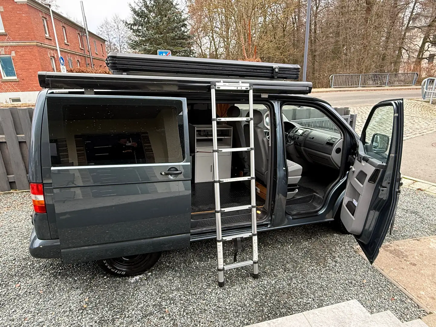 Volkswagen T5 Caravelle 4Motion Campingausbau/Wohnmo. Szary - 2