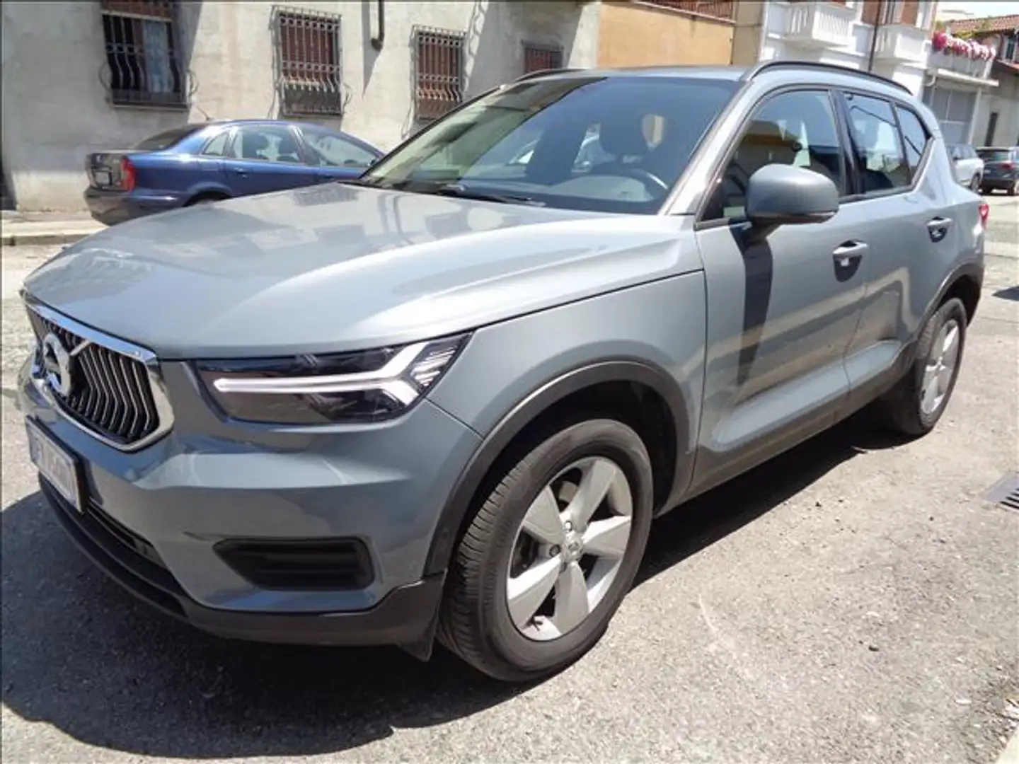 Volvo XC40 1.5 MOMENTUM 2WD Grigio - 1