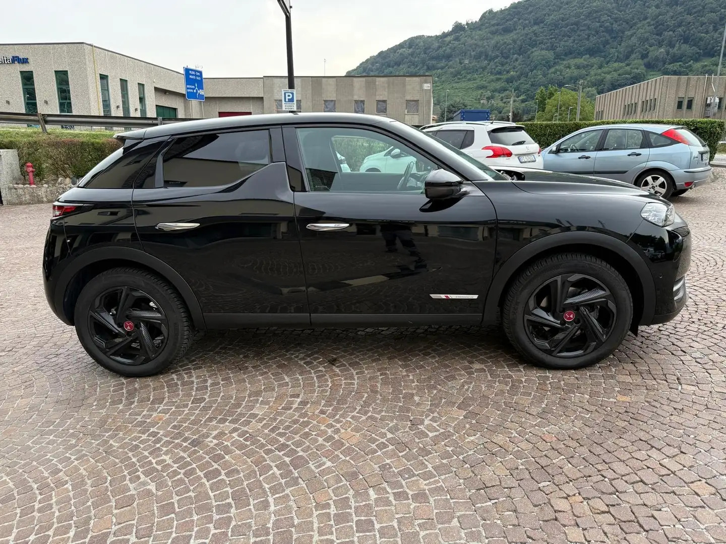 DS Automobiles DS 3 Crossback 50 kWh E-TENSE PERFORMANCE LINE OBC 11KW Nero - 2