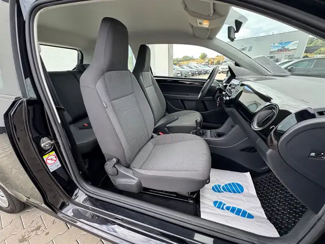 Volkswagen up! view 15