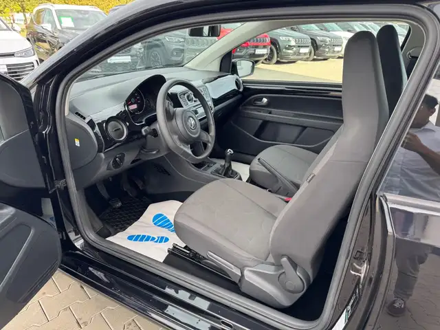 Volkswagen up! view 9