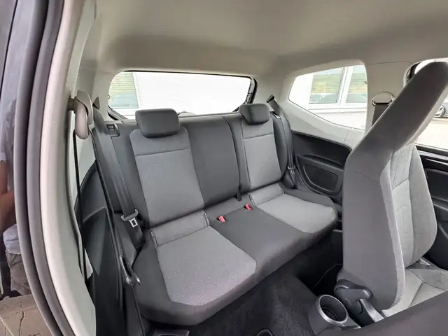 Volkswagen up! view 17