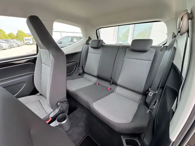 Volkswagen up! view 16
