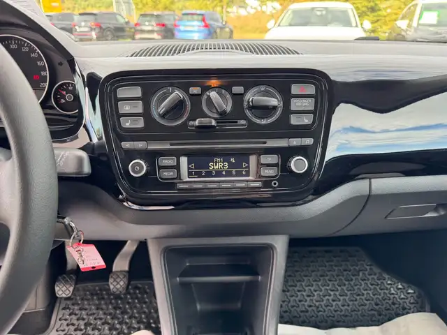 Volkswagen up! view 12