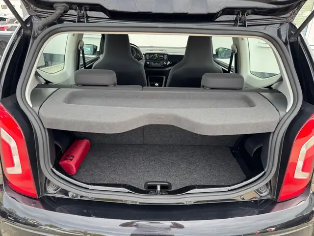 Volkswagen up! view 18