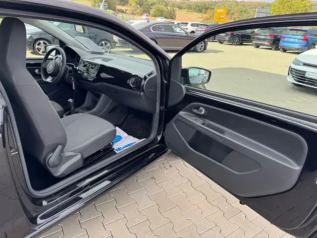 Volkswagen up! view 13