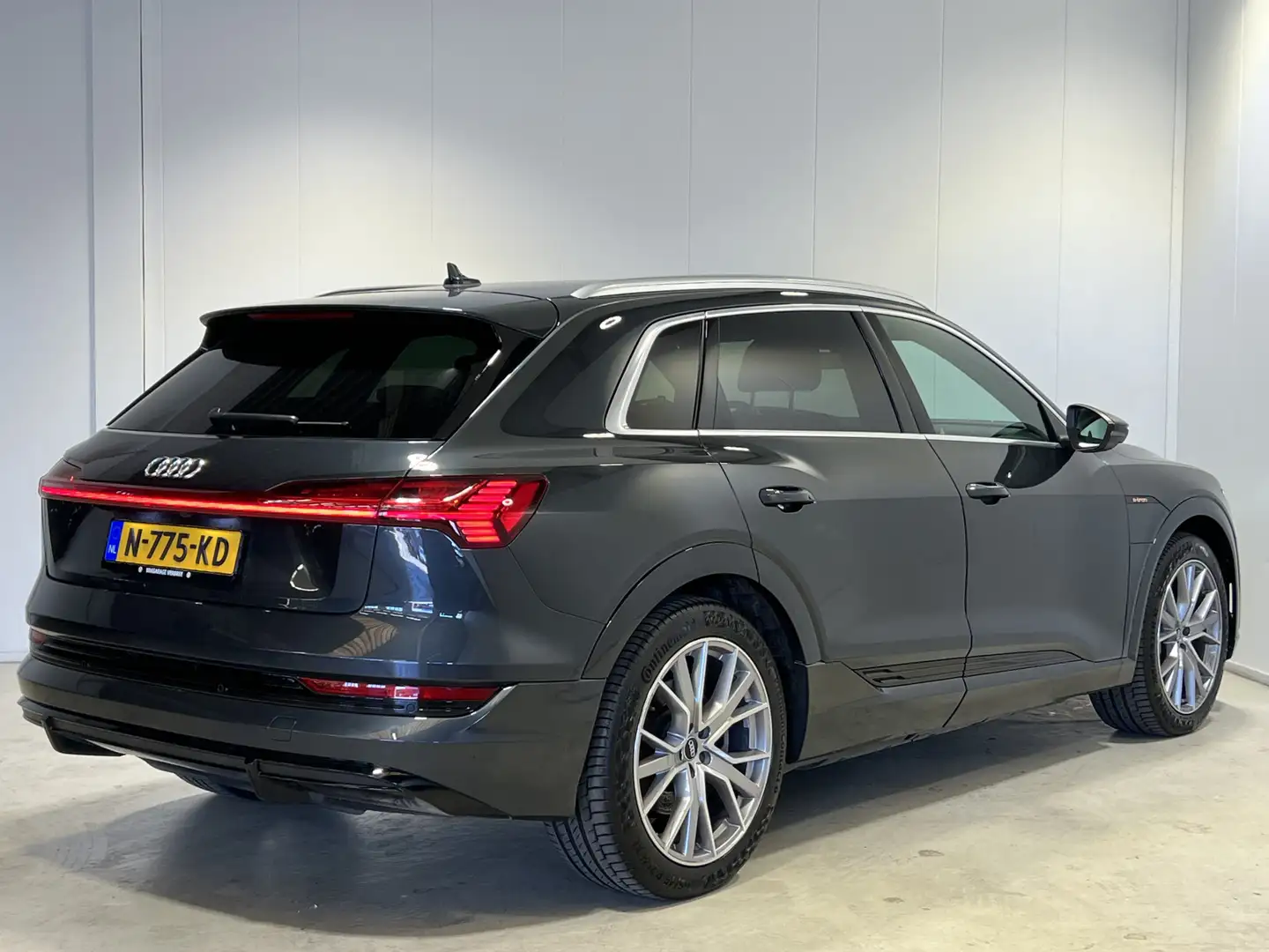 Audi e-tron 55 quattro Advanced edition Plus 95 kWh | S-line | Grau - 2