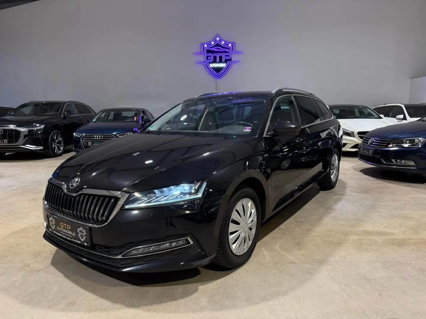 Skoda Superb Combi Style 4x4 Virtual AHK Zwart - 1