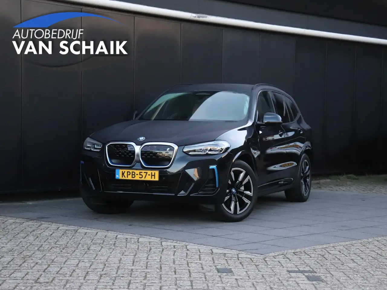 BMW iX3 Executive 80 kWh | M SPORT | LEDER | MEMORY | PANO — photo 1 of 26