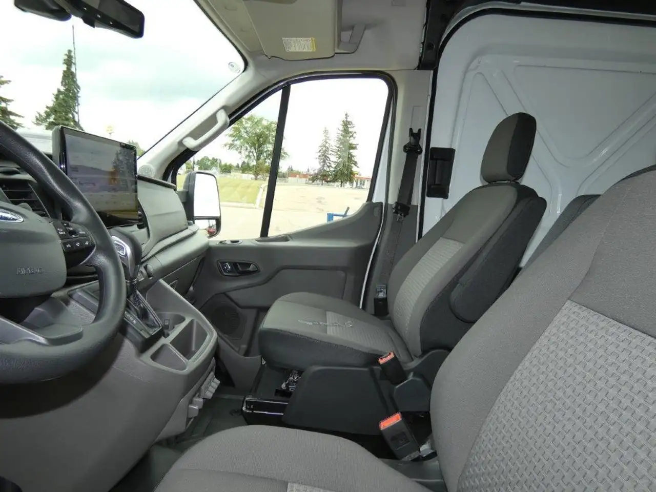 Ford Transit Cargo Van снимка Ford Transit Cargo Van