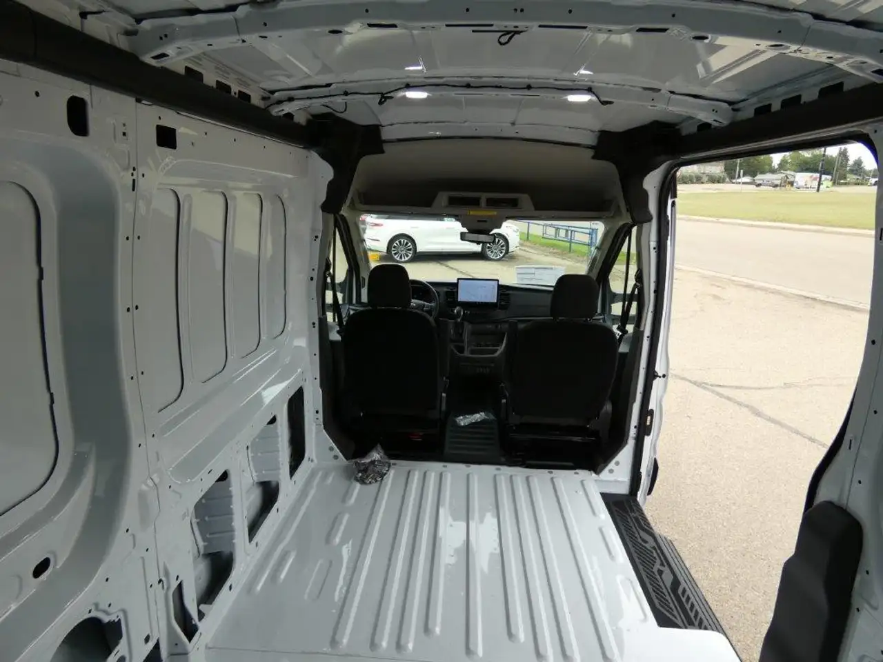 Ford Transit Cargo Van снимка Ford Transit Cargo Van