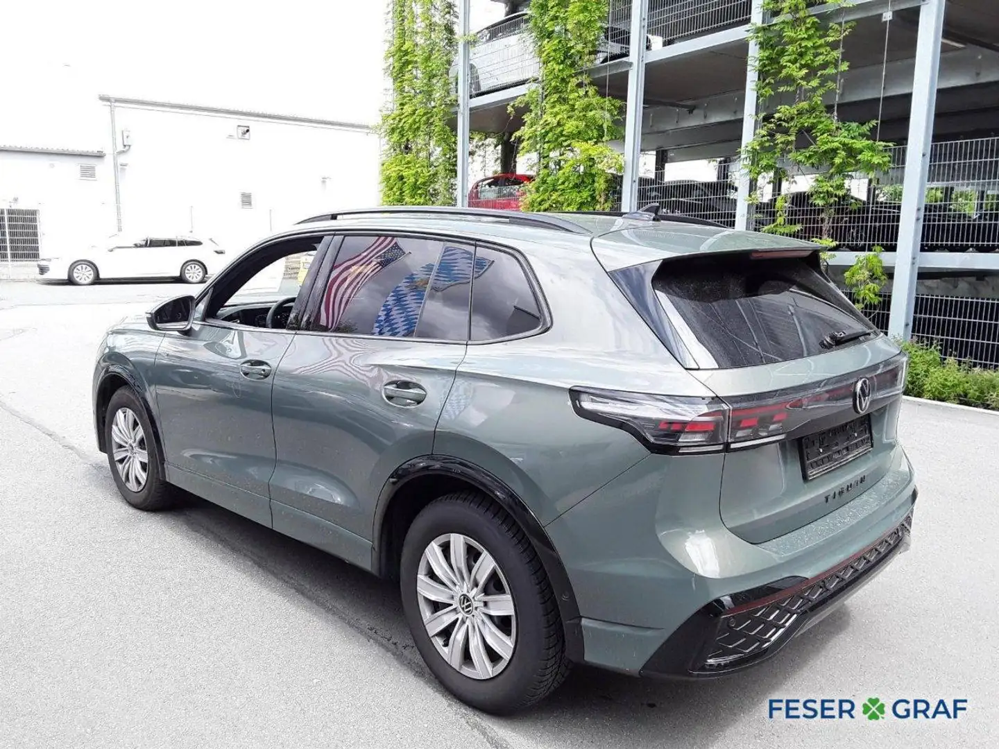 Volkswagen Tiguan 1.5 eTSI R-Line BlackStyle DSG IQ-Light / AreaView Grün - 2