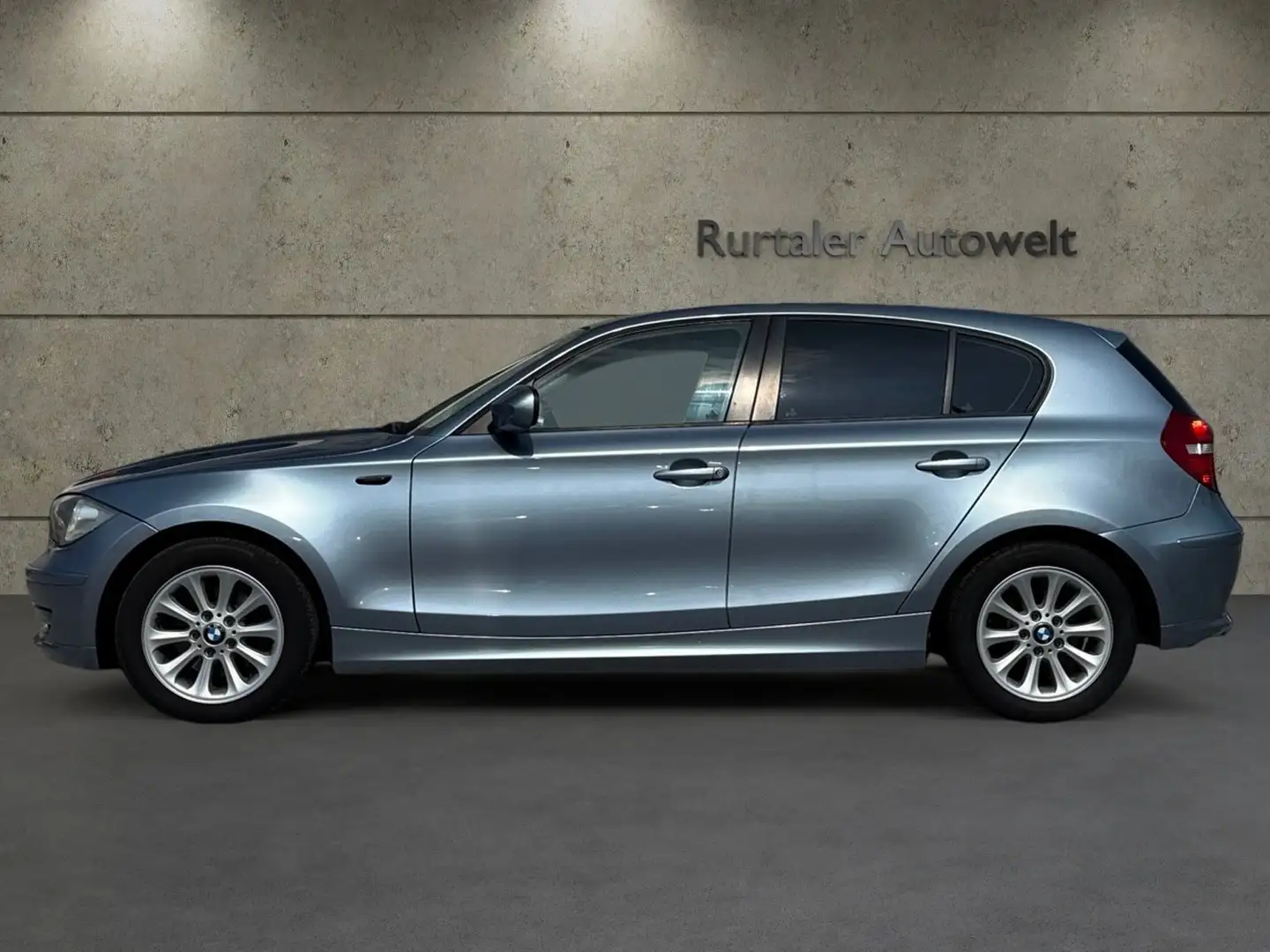 BMW 118 1 Limousine 118i *KLIMAAUT. *SHZ *PDC *TÜV* Modrá - 2