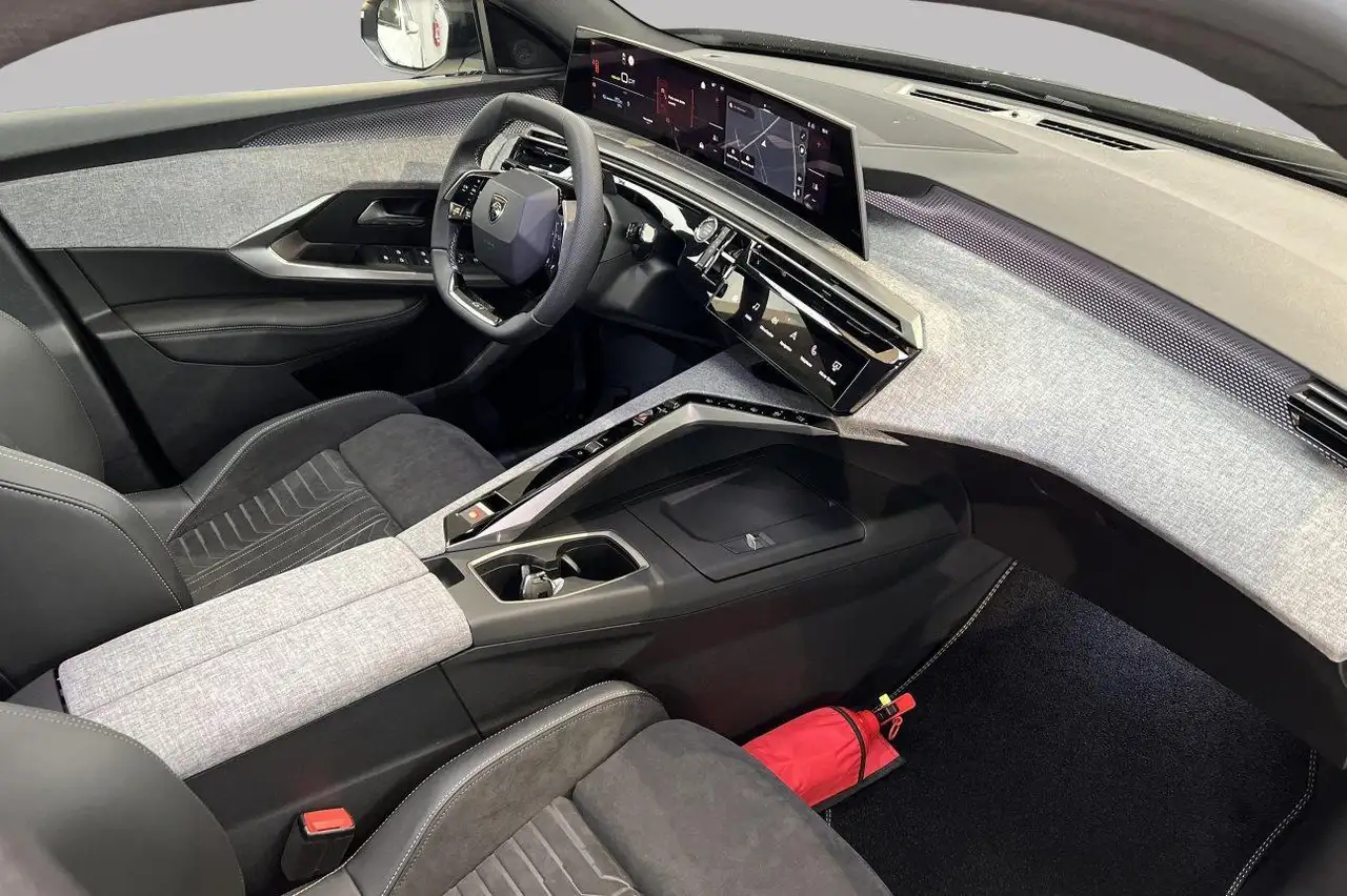 Peugeot 3008 GT EXCLUSIVE 4WD 2