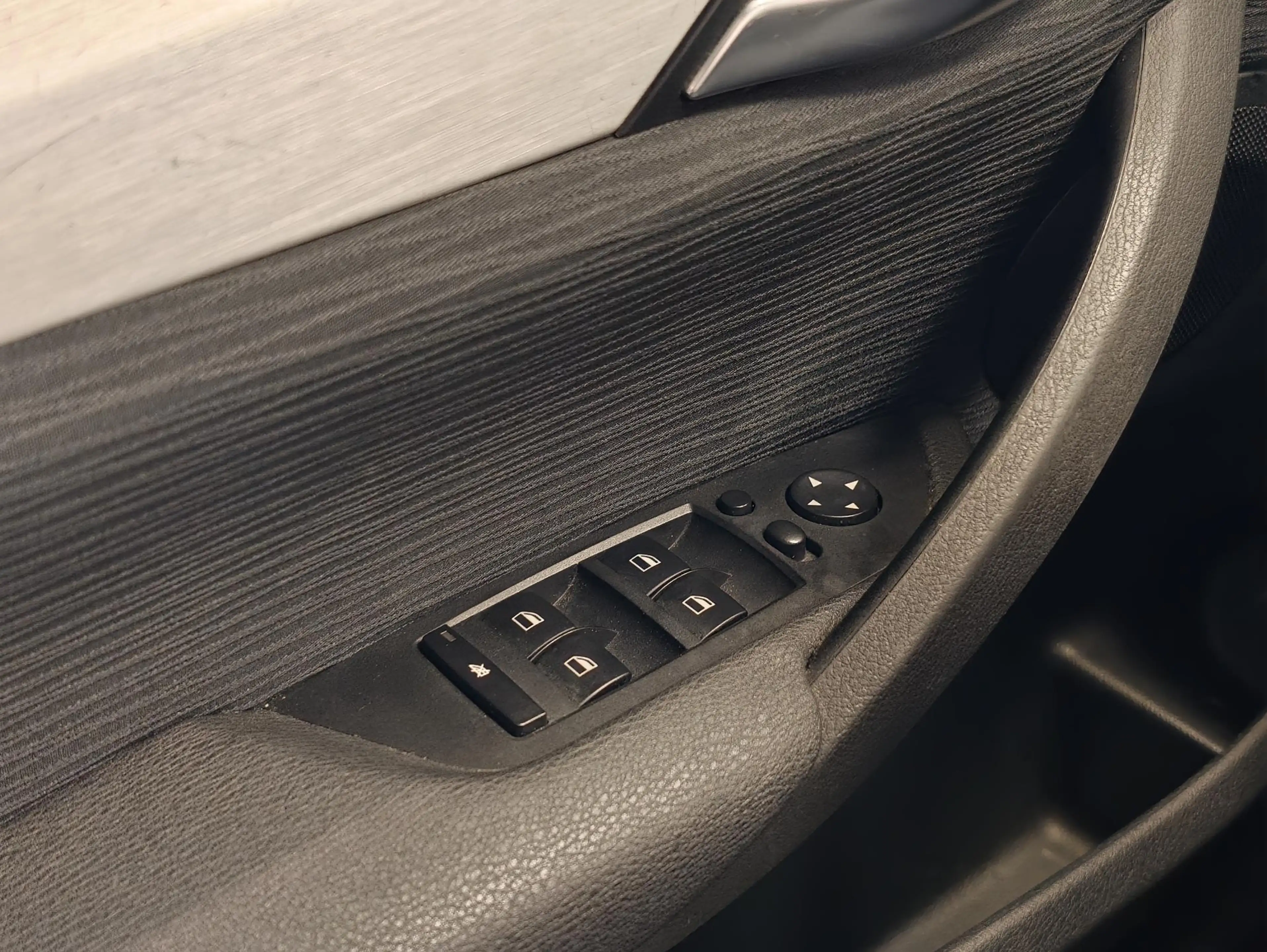 BMW X1 sDrive18i Executive — photo 21
