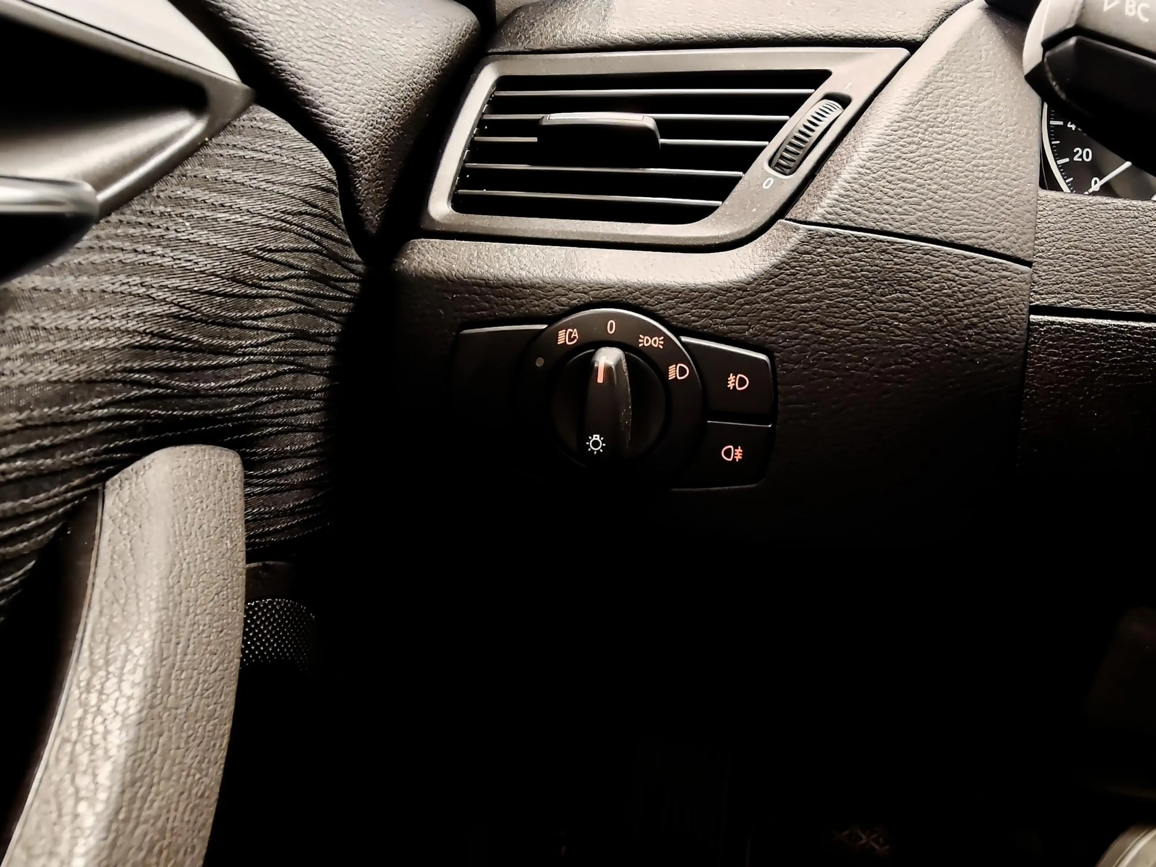 BMW X1 sDrive18i Executive — photo 22
