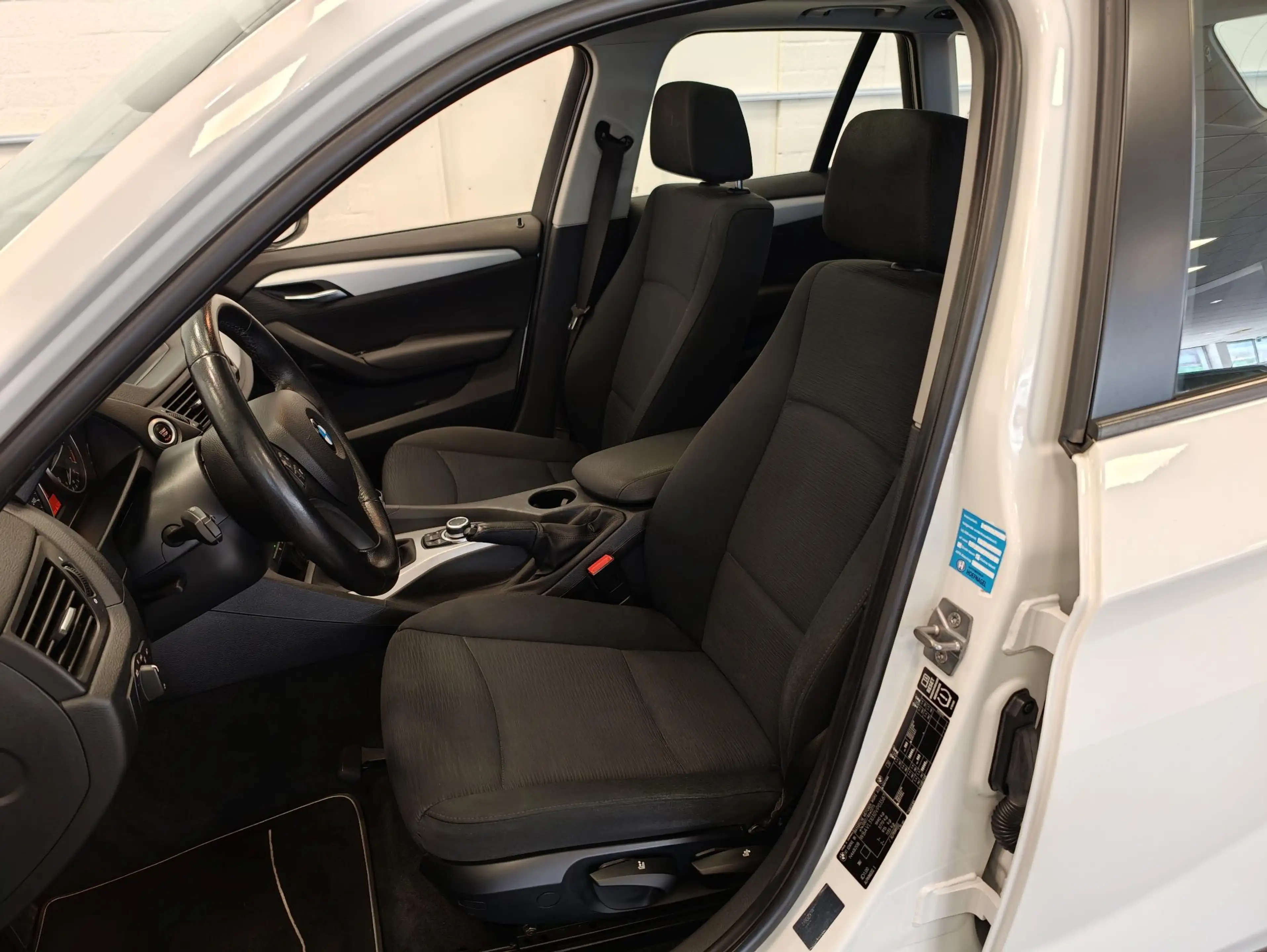 BMW X1 sDrive18i Executive — photo 9