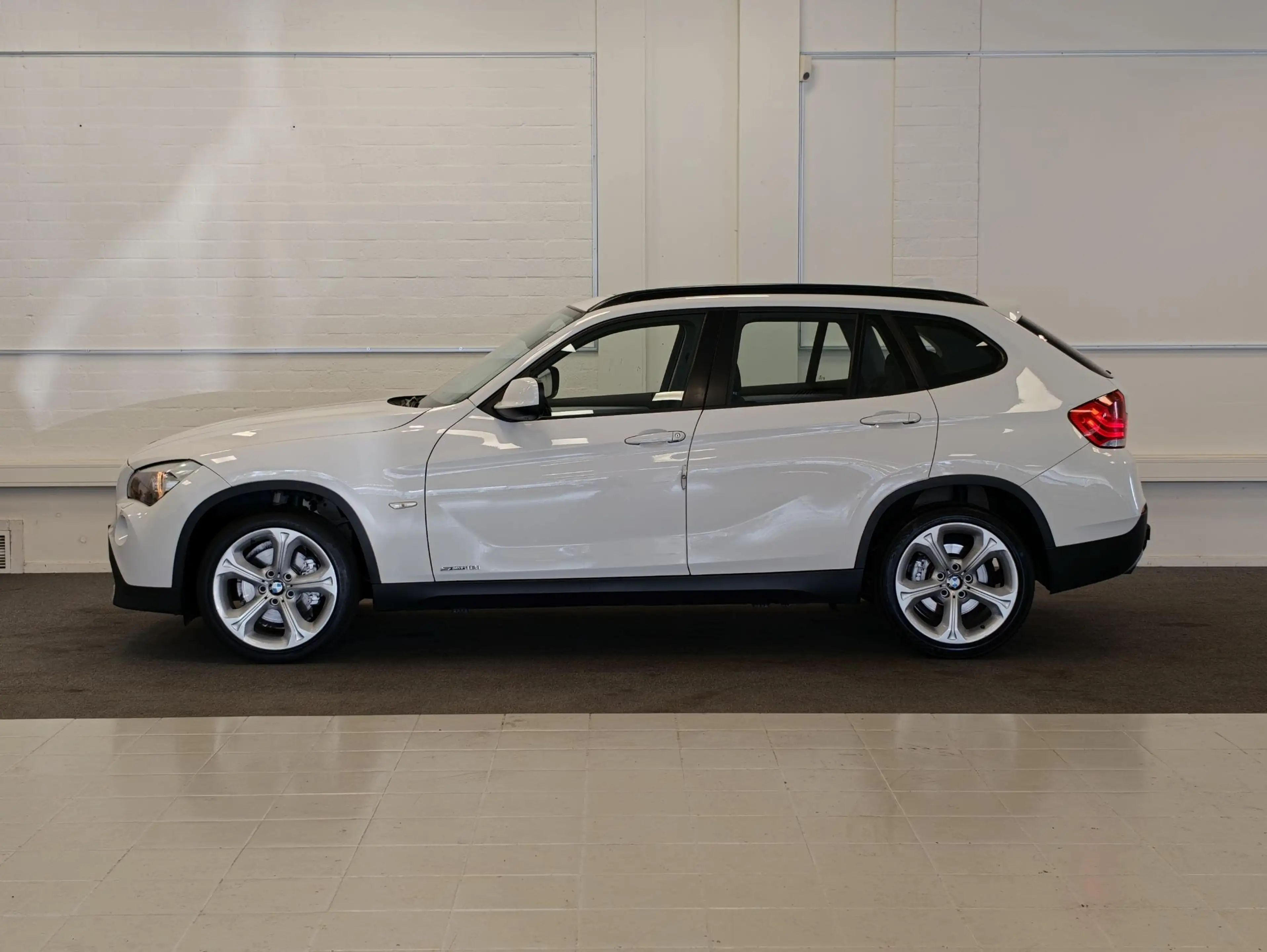 BMW X1 sDrive18i Executive — photo 5