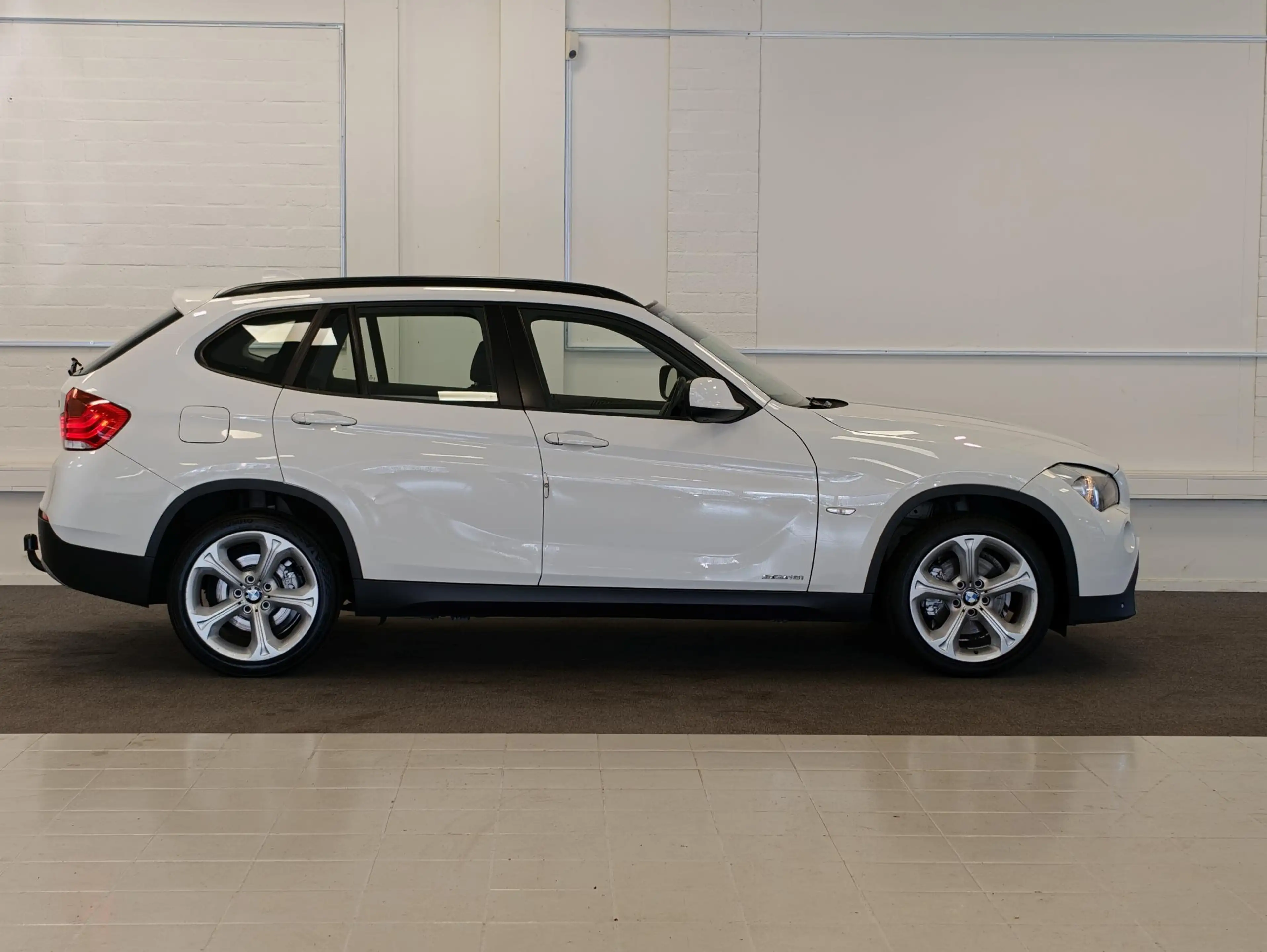 BMW X1 sDrive18i Executive — photo 4