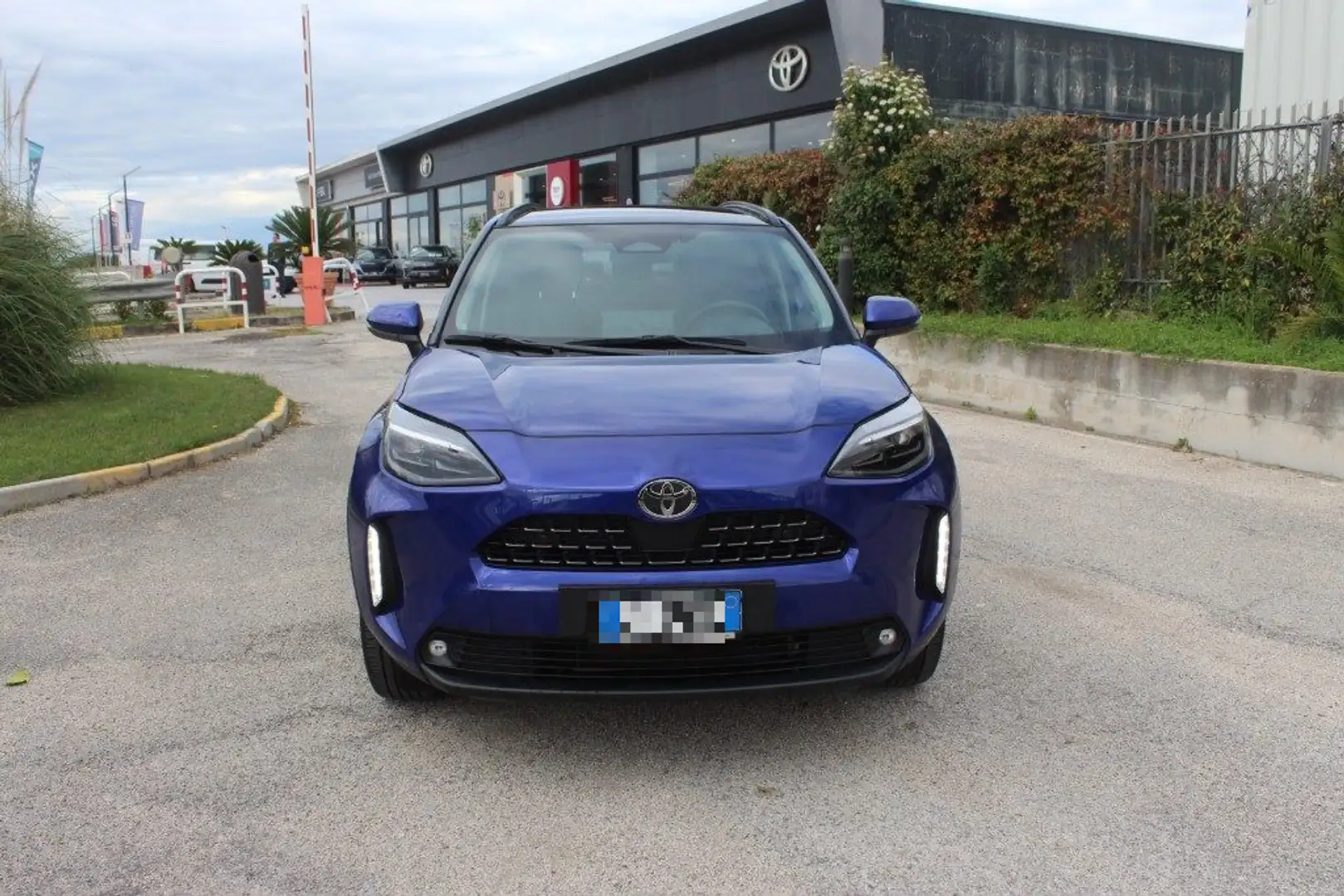 Toyota Yaris Cross 1.5 Hybrid 130 CV 5p. E-CVT FWD-i Lounge Blu/Azzurro - 1