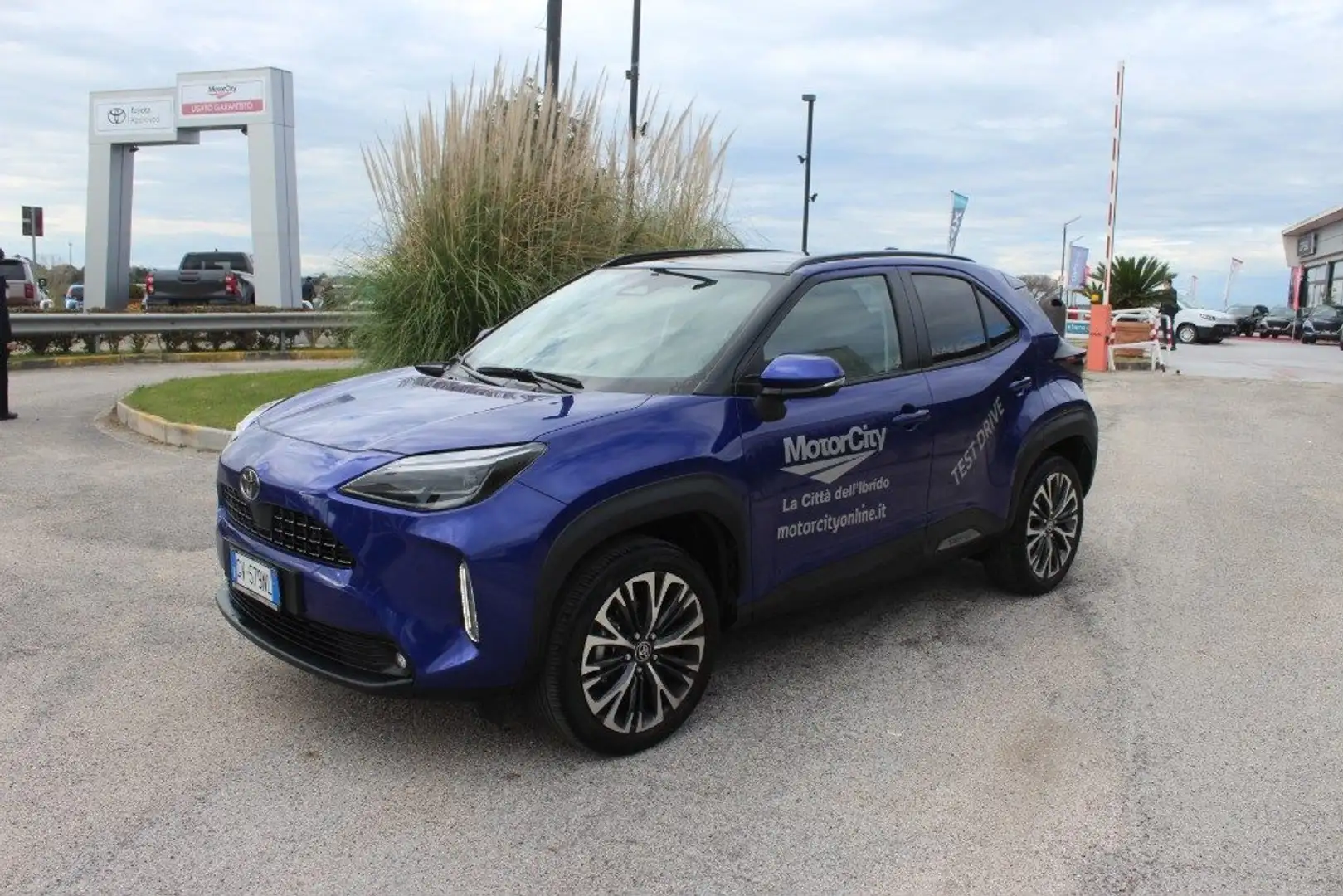 Toyota Yaris Cross 1.5 Hybrid 130 CV 5p. E-CVT FWD-i Lounge Blu/Azzurro - 2