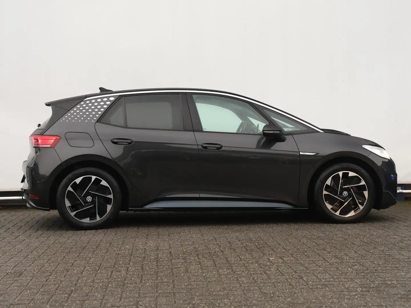 Volkswagen ID.3 Business 58 kWh 204PK | Navigatie | Stoelverwarmin Zwart - 2